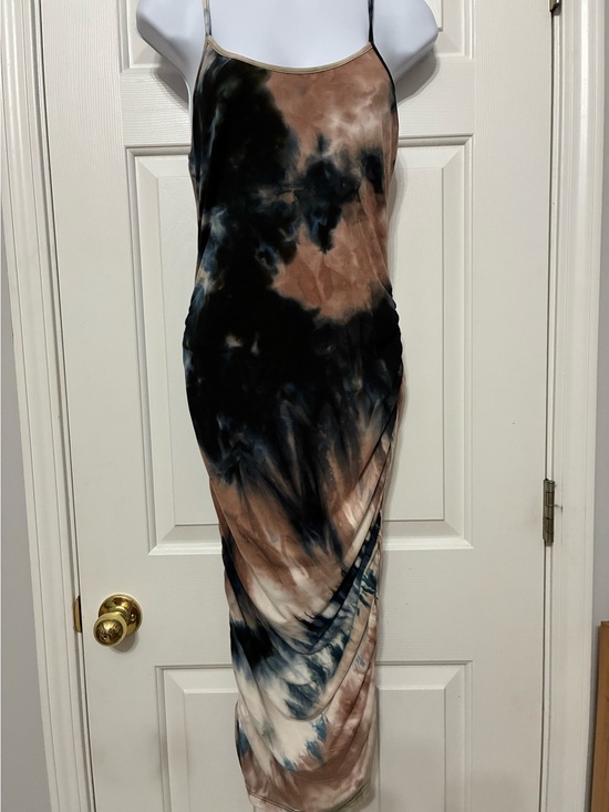 Dresses & Skirts - Side Ruched dress